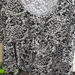 Notations Black and White Ruffled Short Sleeve Blouse